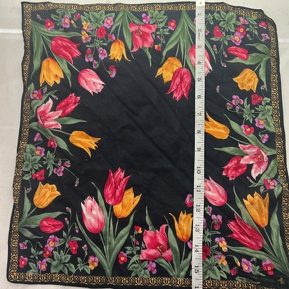 Armando Caruso scarf - black with flowers print - Picture 3 of 5